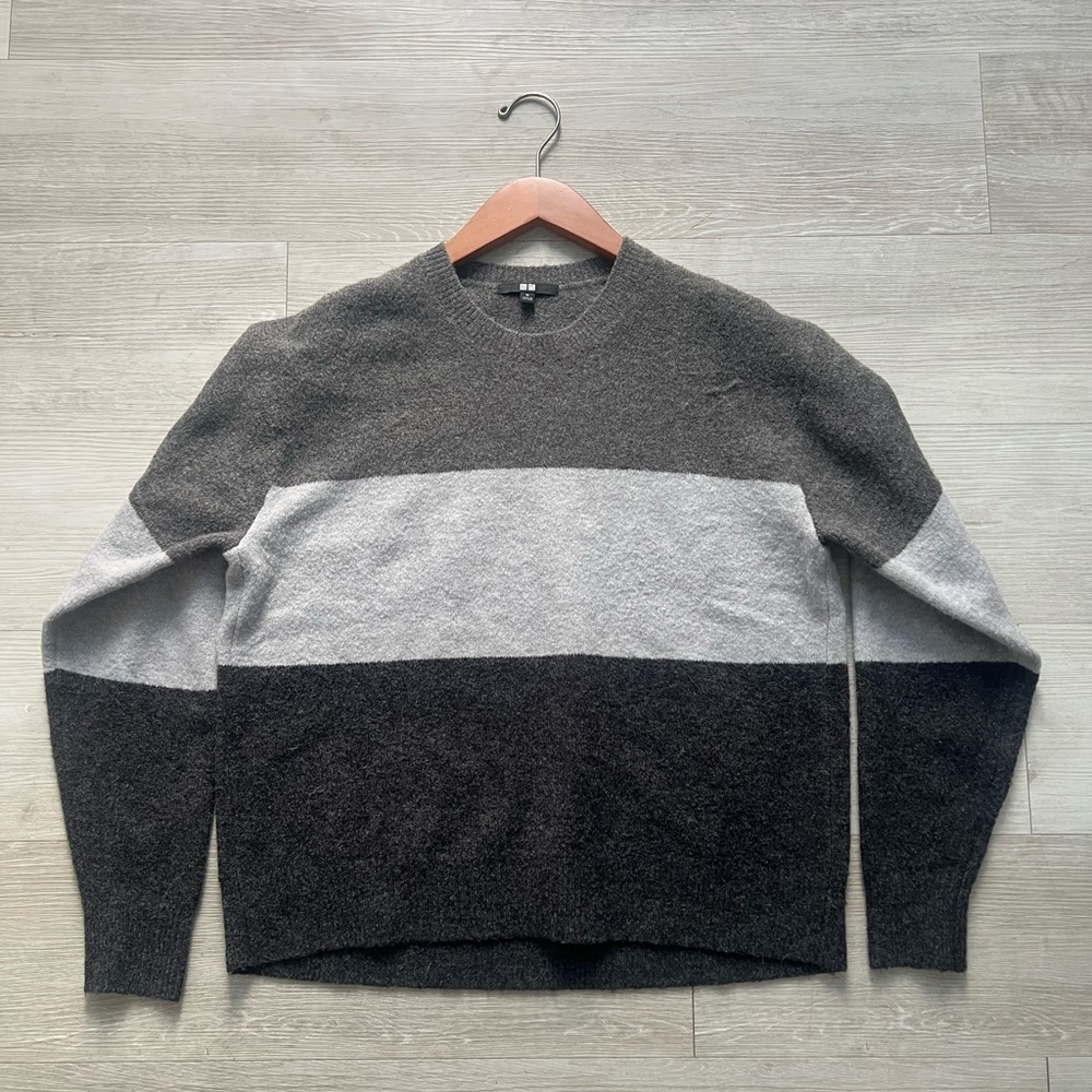 UNIQLO Women’s Grey Colorblock Sweater M Wool Blend Minimalist Crewneck